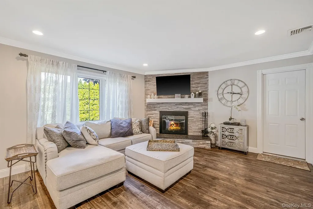 31 Dillon Drive Dix Hills NY 11746