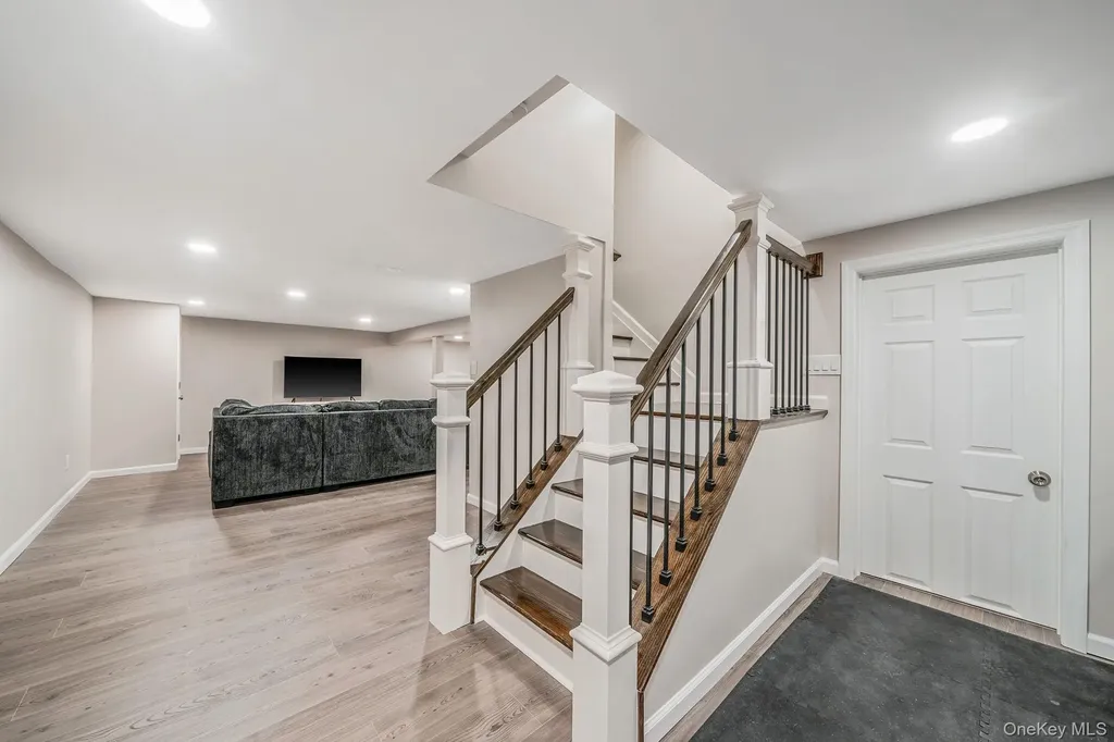 31 Dillon Drive Dix Hills NY 11746