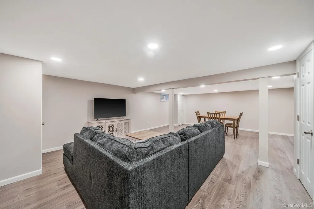 31 Dillon Drive Dix Hills NY 11746