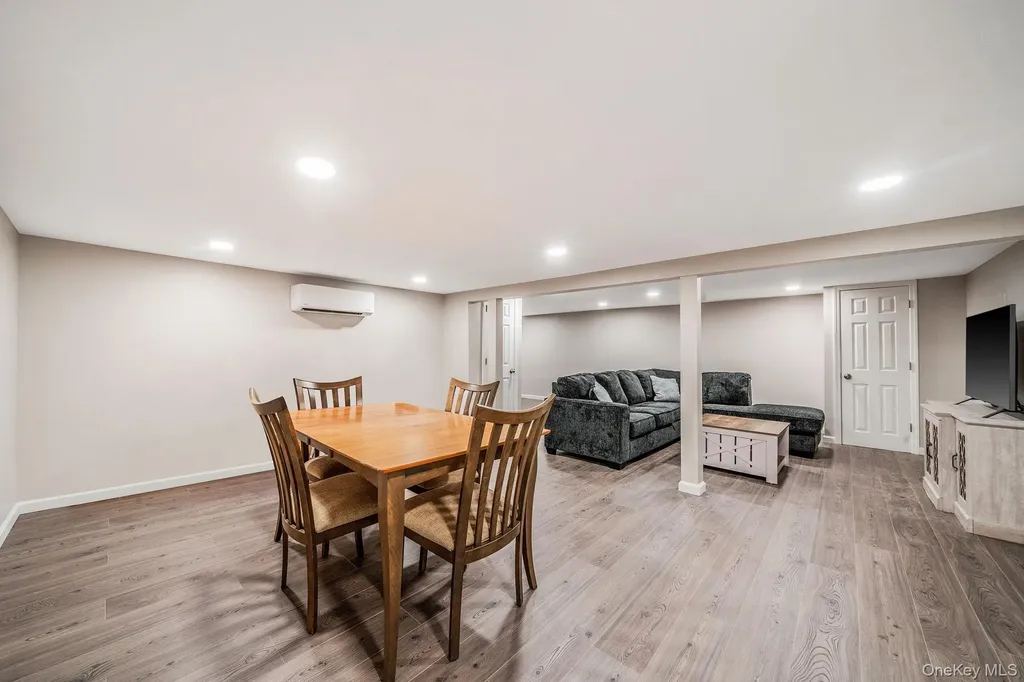 31 Dillon Drive Dix Hills NY 11746