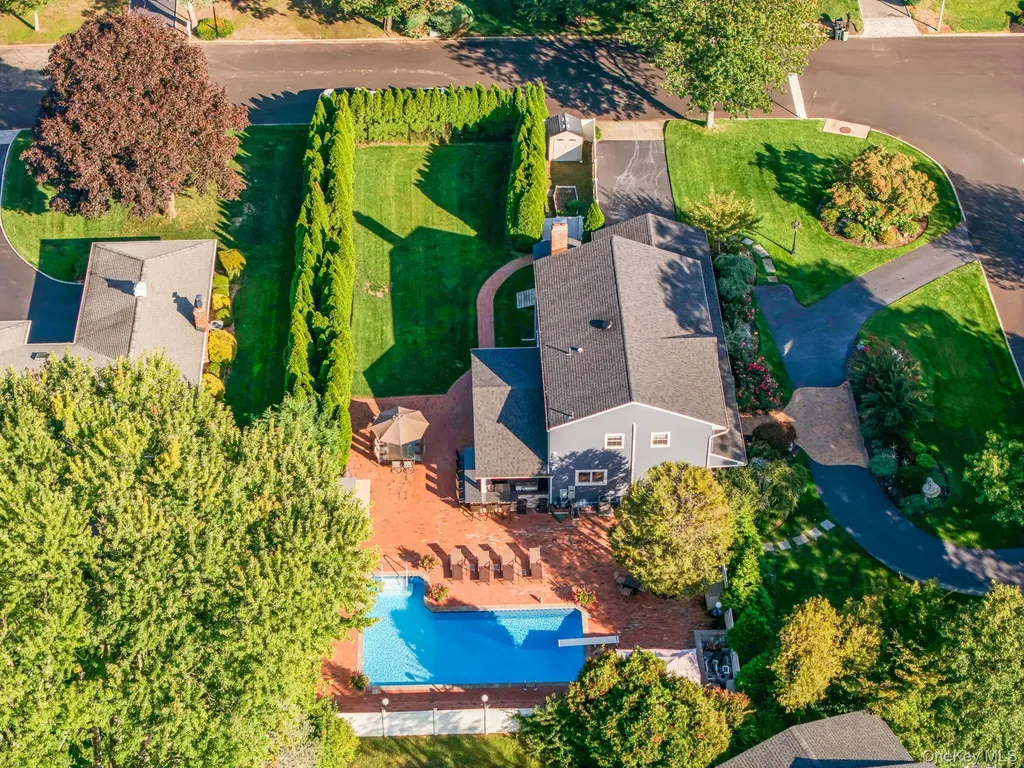31 Dillon Drive Dix Hills NY 11746