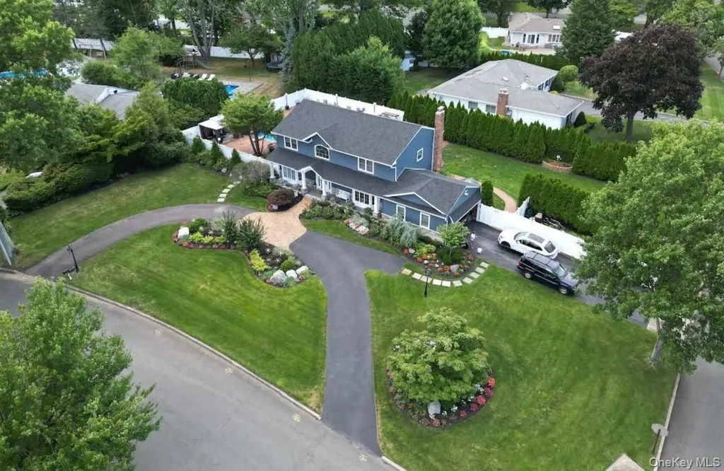 31 Dillon Drive Dix Hills NY 11746