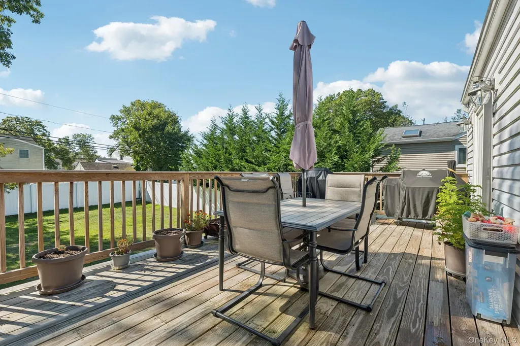 12 Wesleyan Road Commack NY 11725
