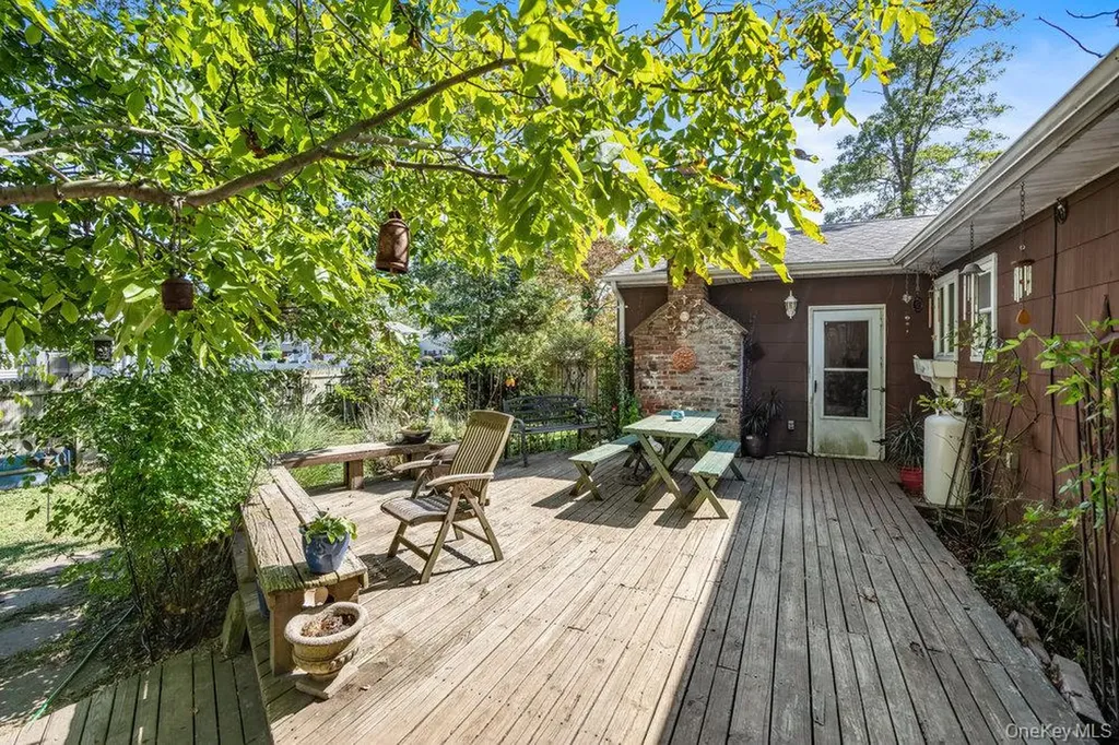 209 Claremont Avenue West Babylon NY 11704