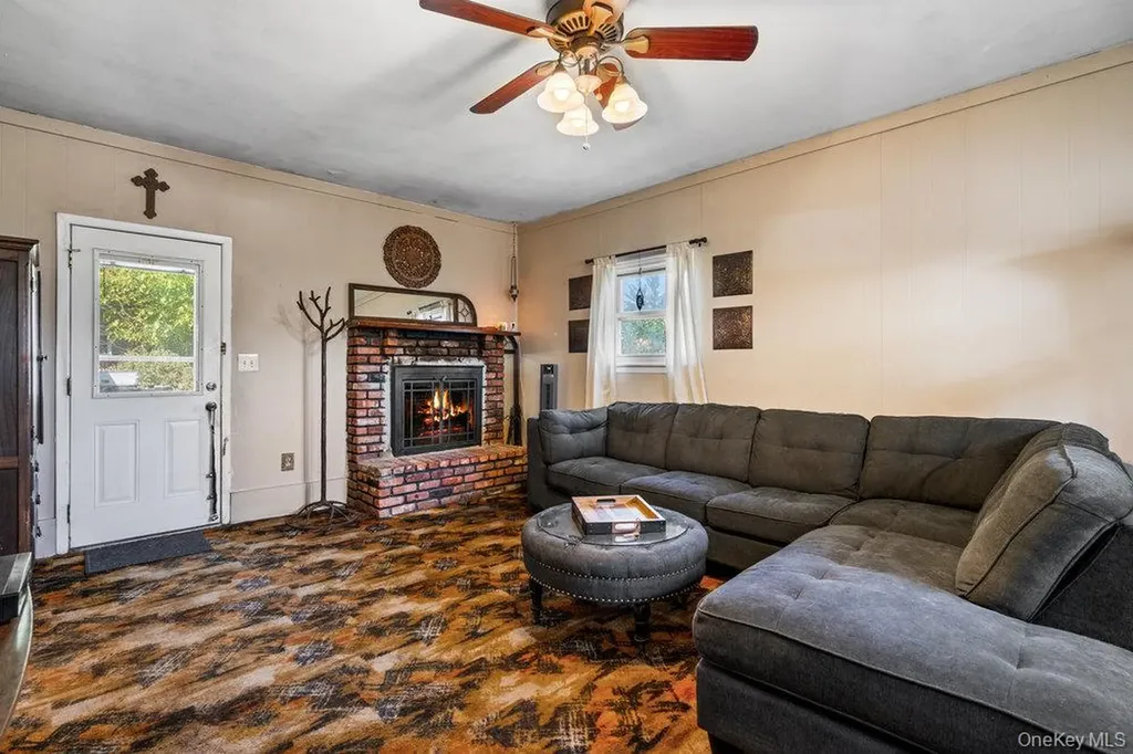 209 Claremont Avenue West Babylon NY 11704