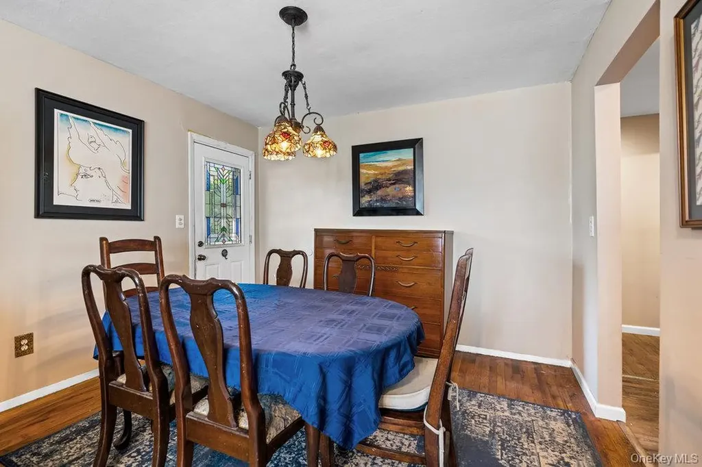 209 Claremont Avenue West Babylon NY 11704