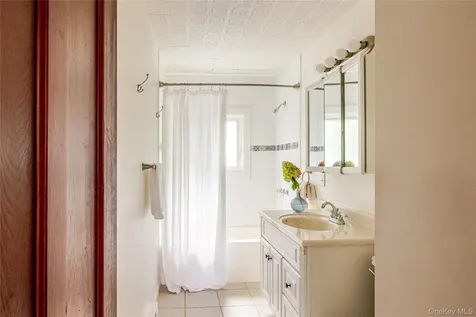 47 Summit Street Hudson NY 12565