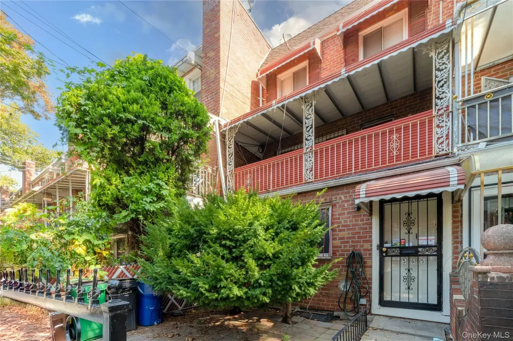 565 E 81st Street Brooklyn NY 11236