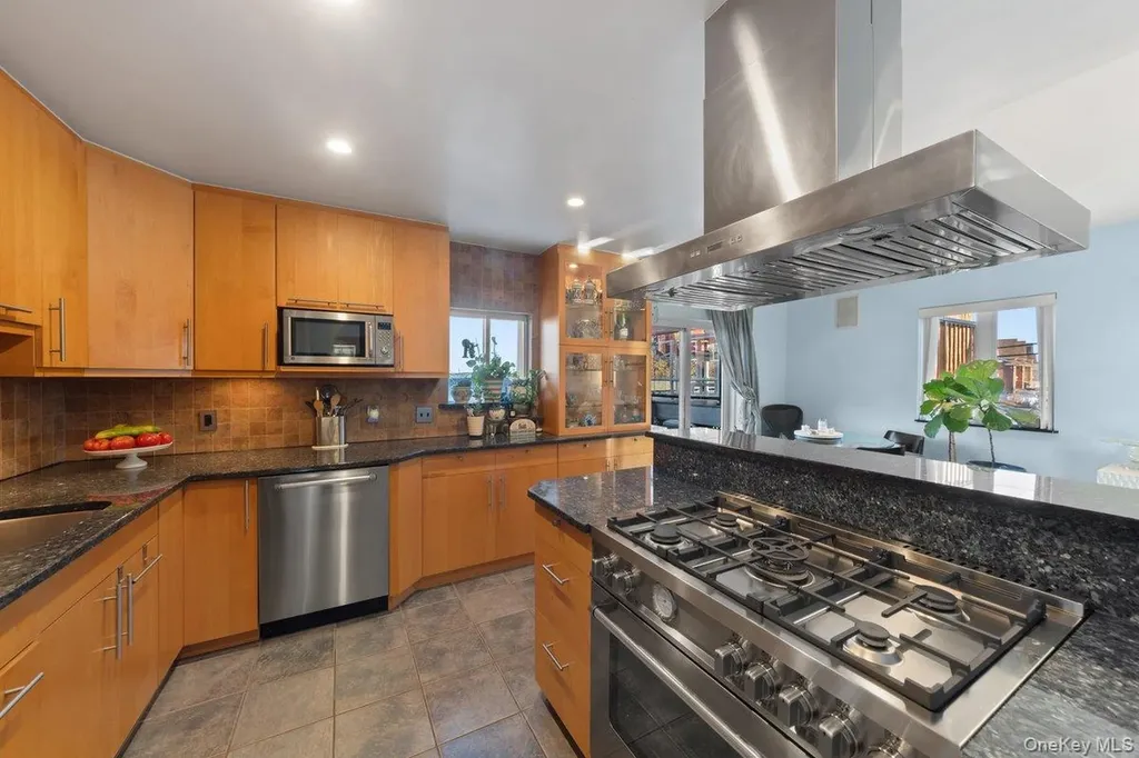902 Dean Avenue Bronx NY 10465
