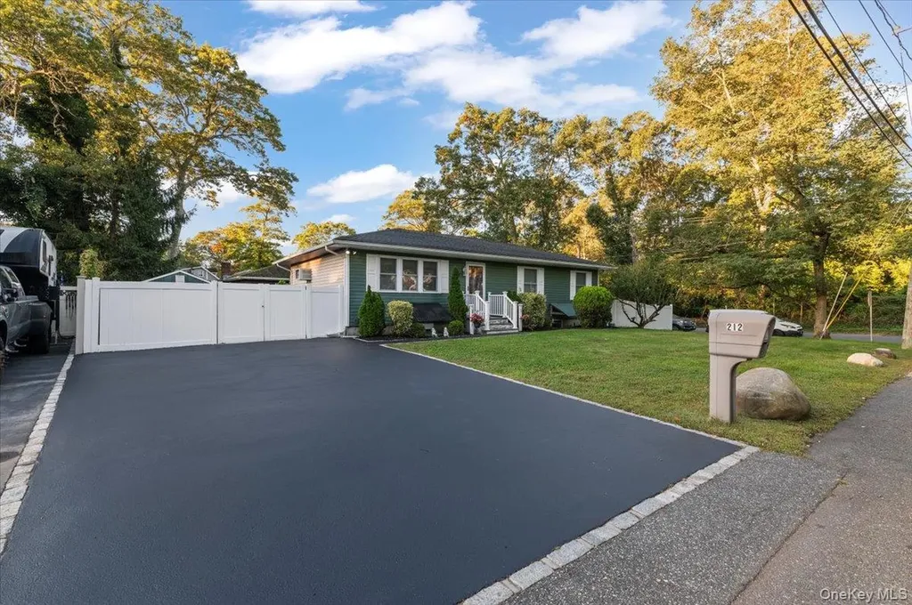 212 Locust Drive Rocky Point NY 11778