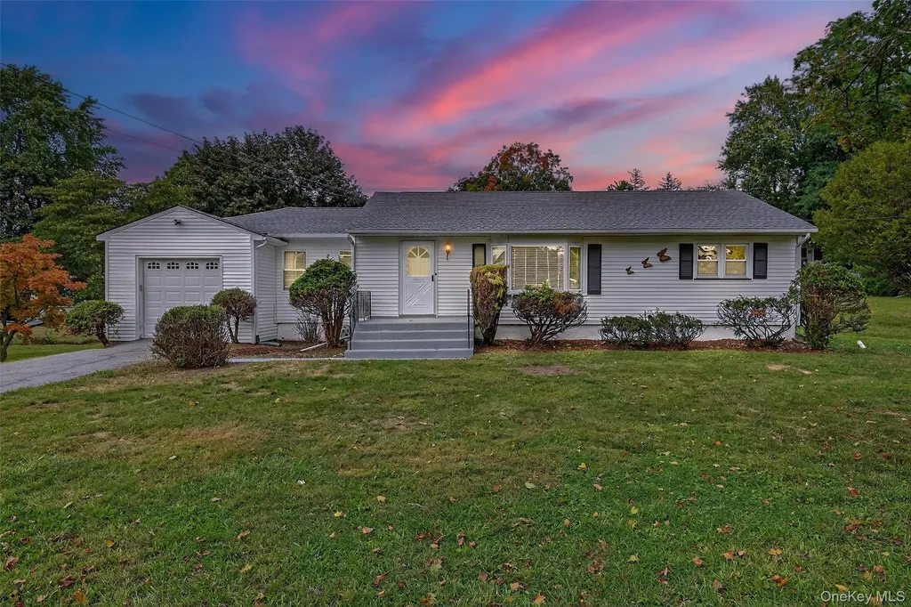 18 Stonecrest Drive New Windsor NY 12553