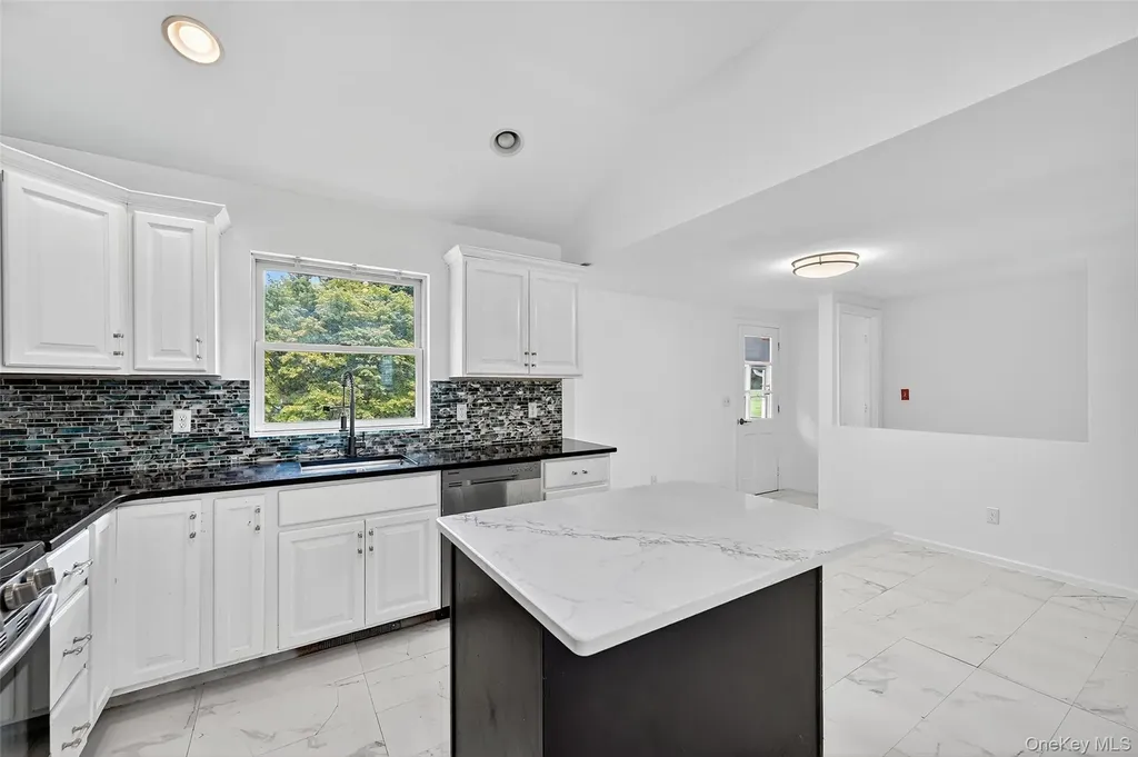 18 Stonecrest Drive New Windsor NY 12553