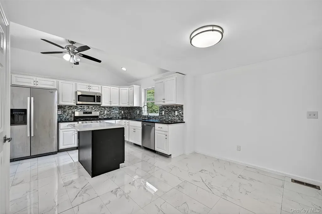 18 Stonecrest Drive New Windsor NY 12553