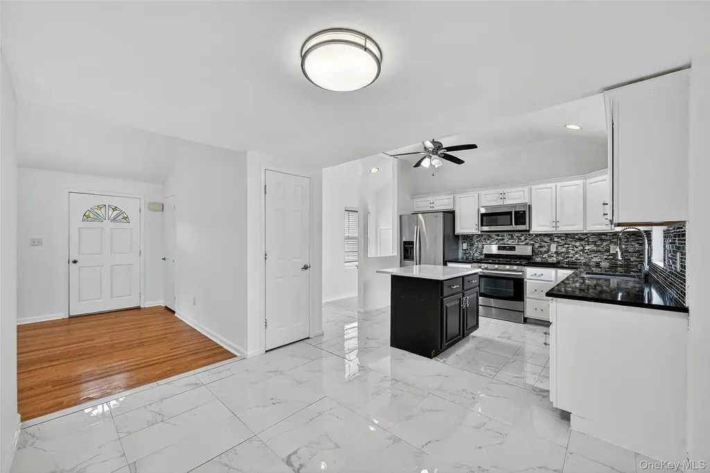18 Stonecrest Drive New Windsor NY 12553