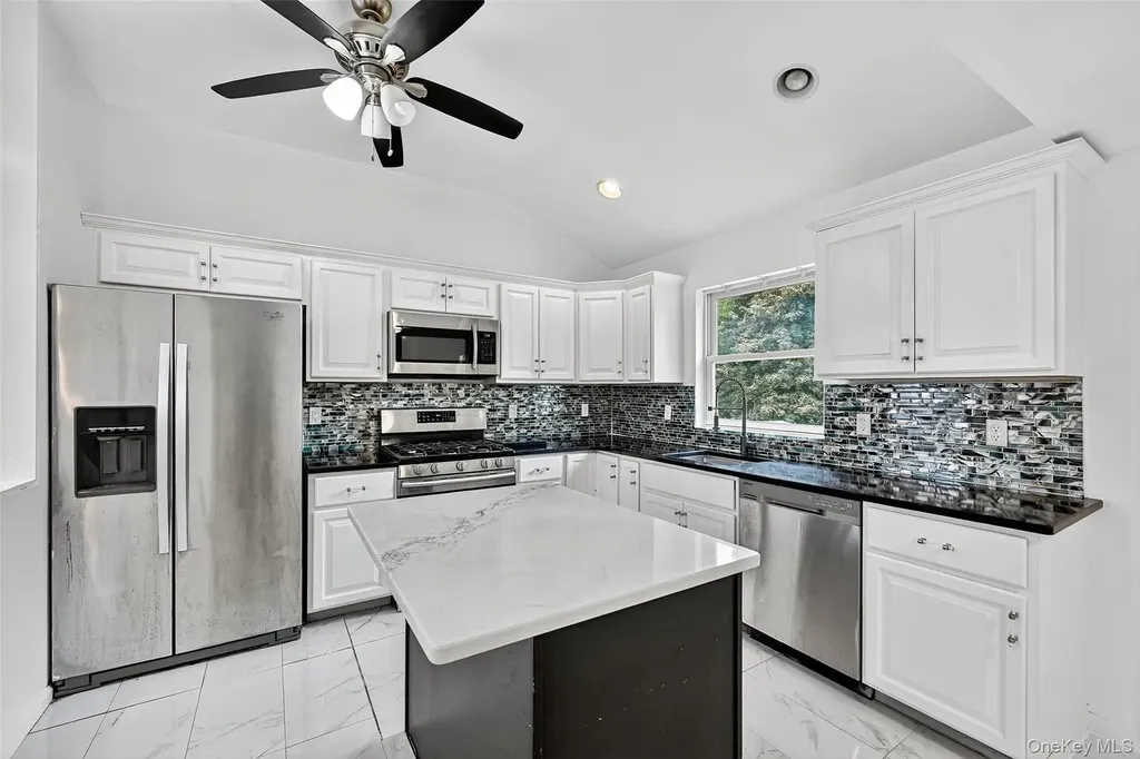 18 Stonecrest Drive New Windsor NY 12553