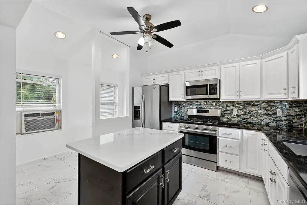 18 Stonecrest Drive New Windsor NY 12553