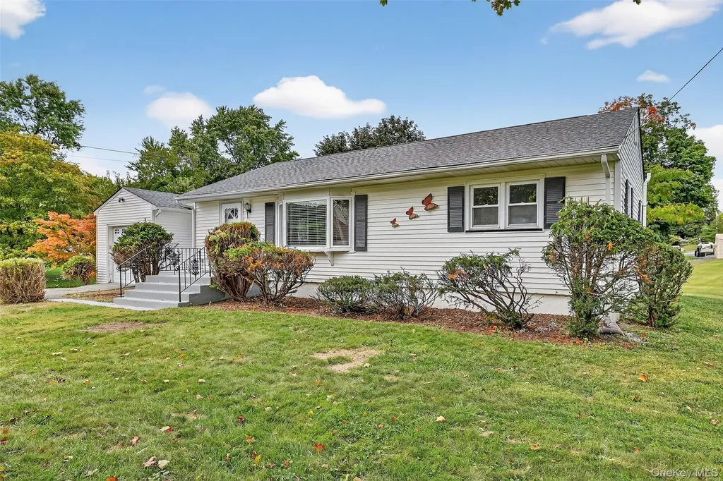 18 Stonecrest Drive New Windsor NY 12553