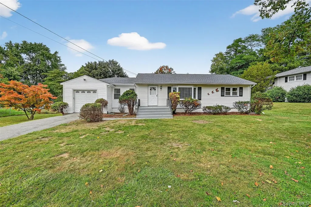 18 Stonecrest Drive New Windsor NY 12553