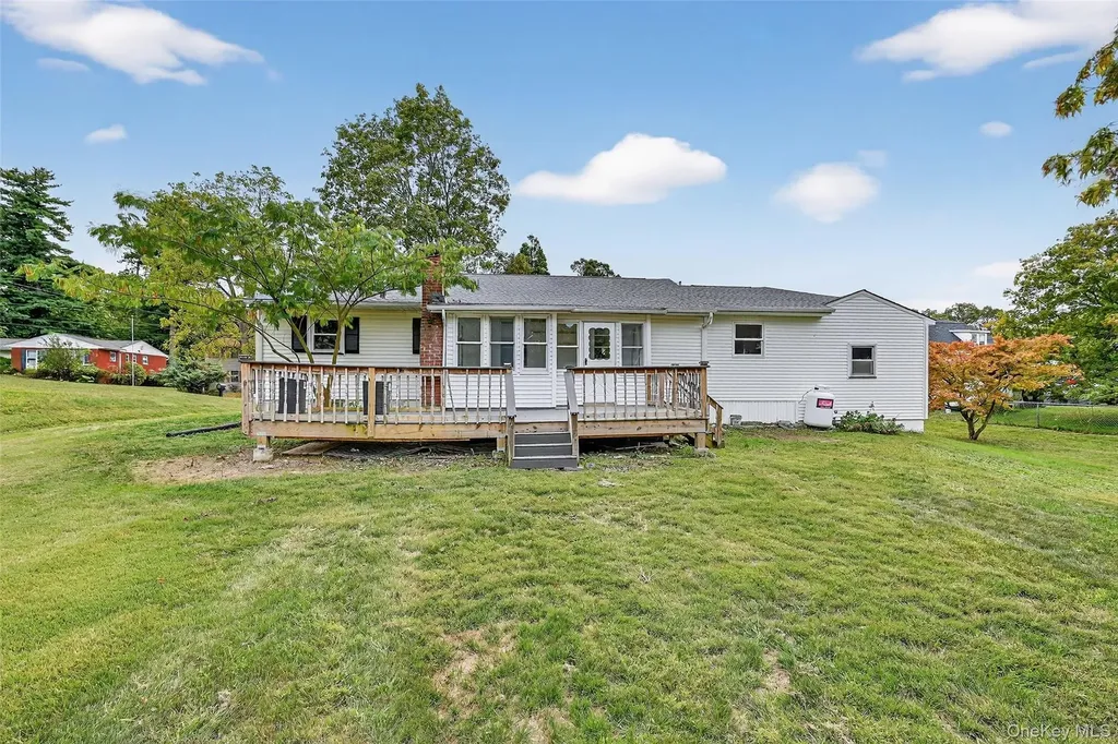 18 Stonecrest Drive New Windsor NY 12553