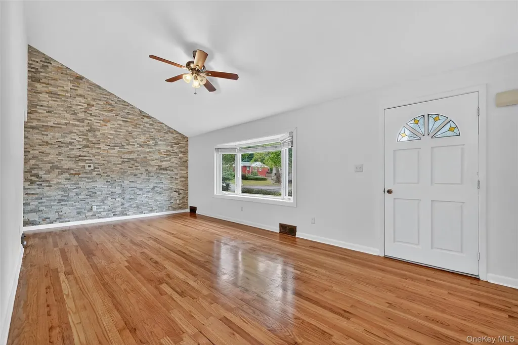 18 Stonecrest Drive New Windsor NY 12553