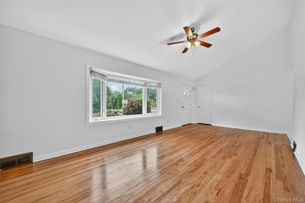 18 Stonecrest Drive New Windsor NY 12553