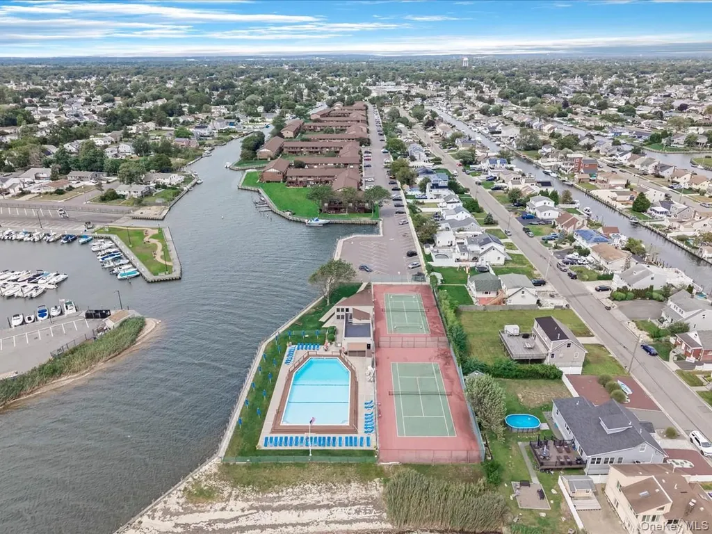475 Mariners Way Copiague NY 11726
