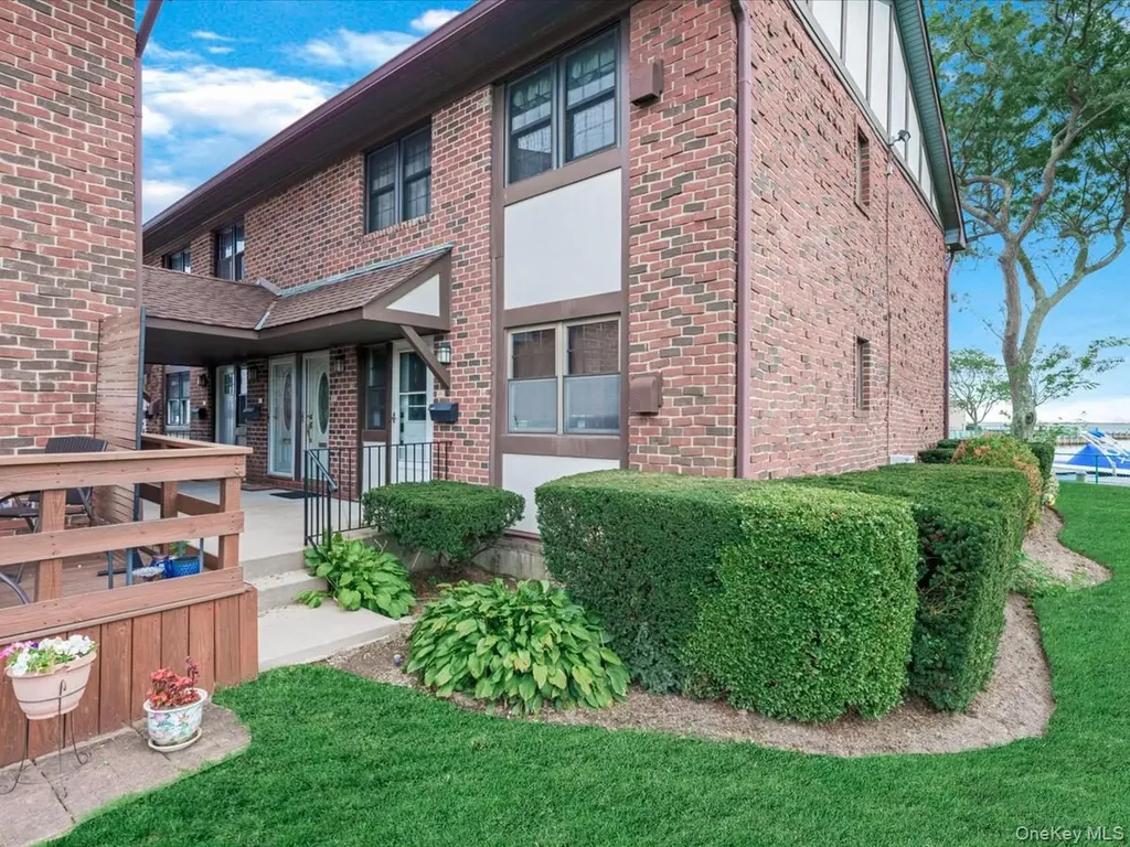 475 Mariners Way Copiague NY 11726