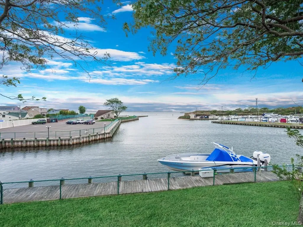475 Mariners Way Copiague NY 11726