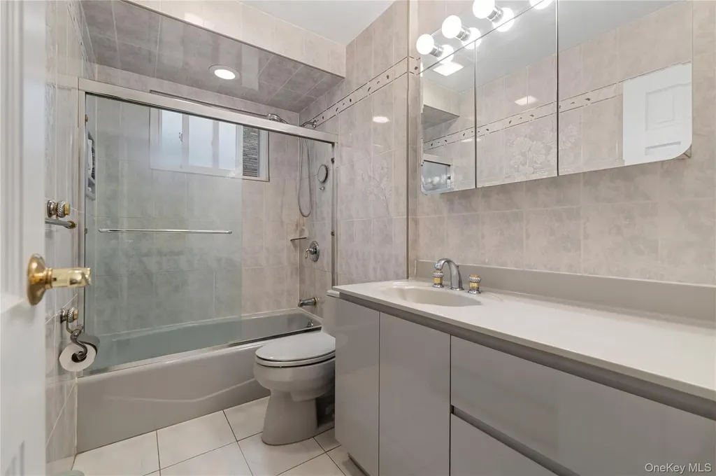 65 Haven Avenue Valley Stream NY 11580