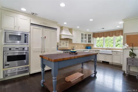 9 White Plains Road Bronxville NY 10708