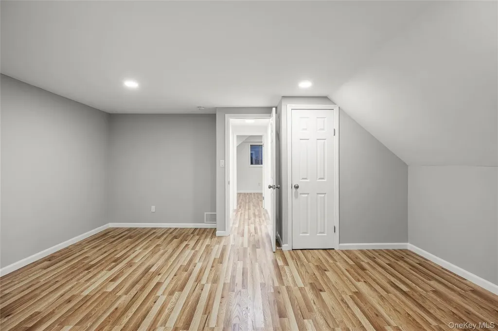 28 Riviera Parkway Lindenhurst NY 11757