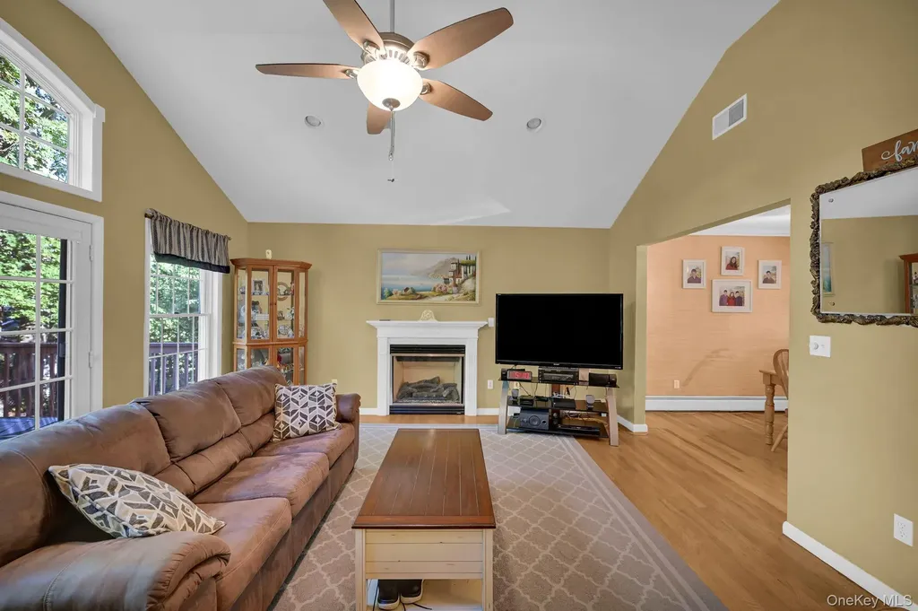 35 Chimney Ridge Drive Nanuet NY 10954