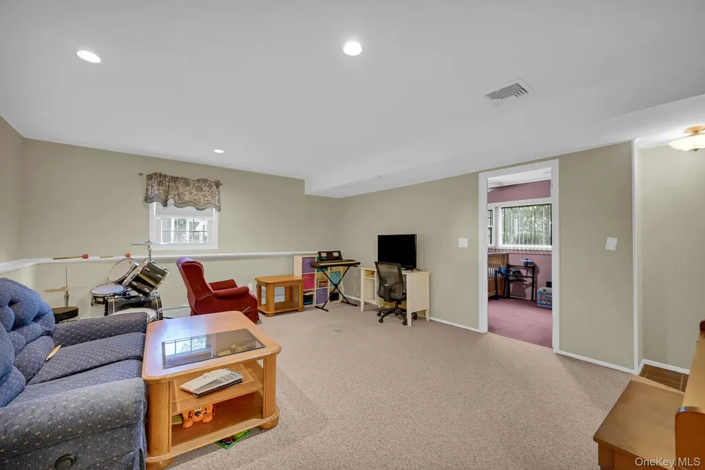 35 Chimney Ridge Drive Nanuet NY 10954