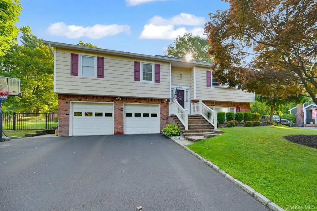35 Chimney Ridge Drive Nanuet NY 10954