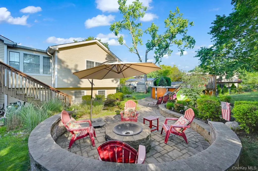 35 Chimney Ridge Drive Nanuet NY 10954