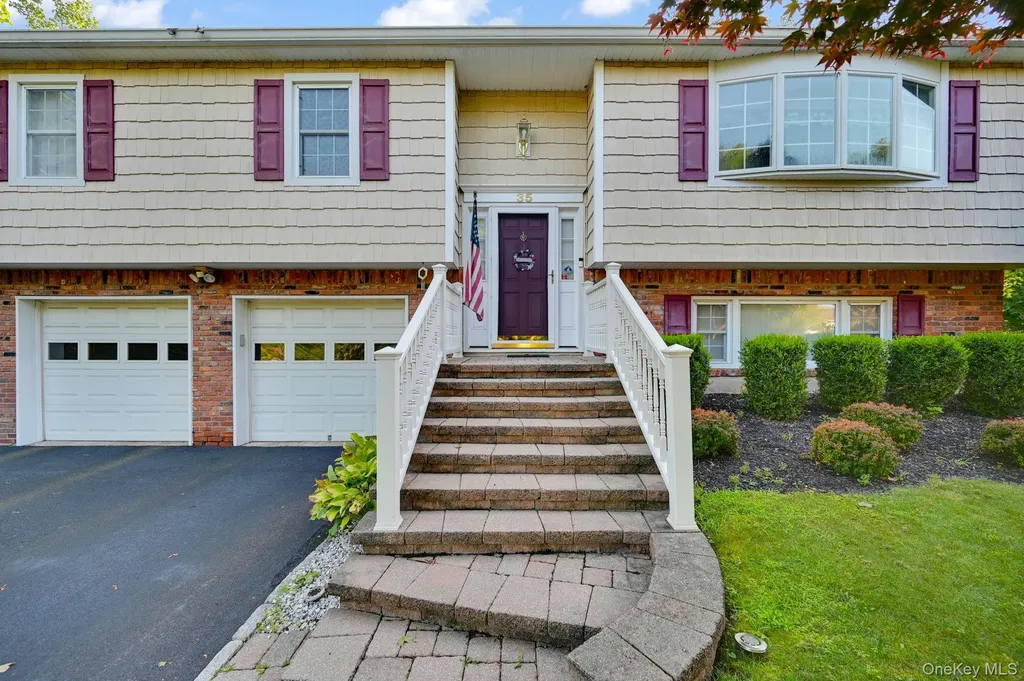 35 Chimney Ridge Drive Nanuet NY 10954