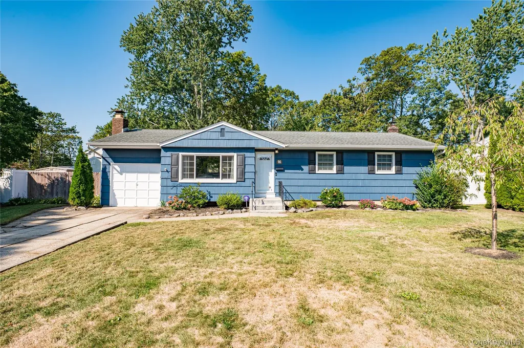 16 Adams Place West Islip NY 11795