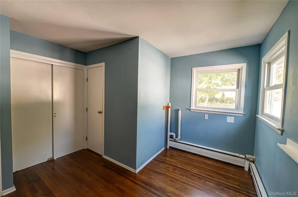 16 Adams Place West Islip NY 11795