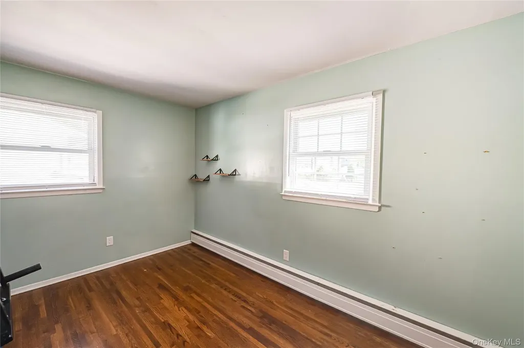 16 Adams Place West Islip NY 11795
