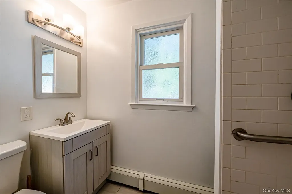 16 Adams Place West Islip NY 11795