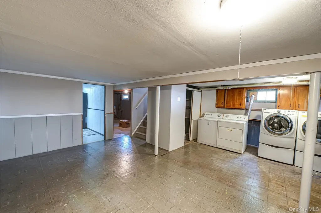 16 Adams Place West Islip NY 11795