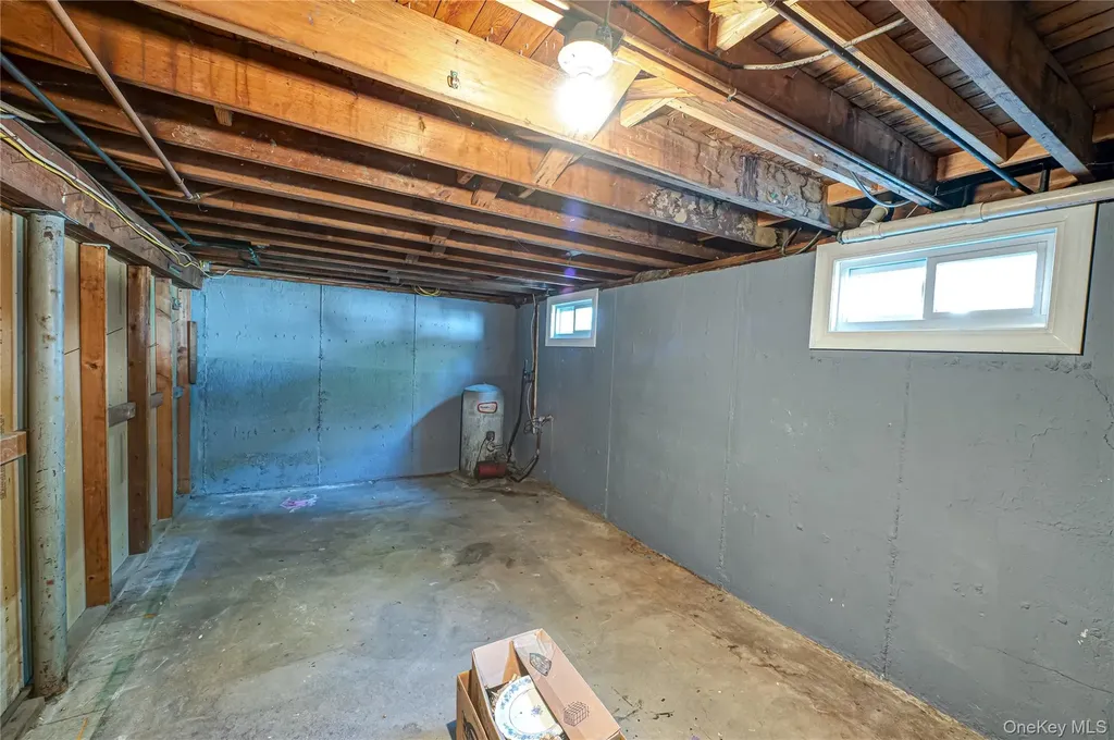 16 Adams Place West Islip NY 11795
