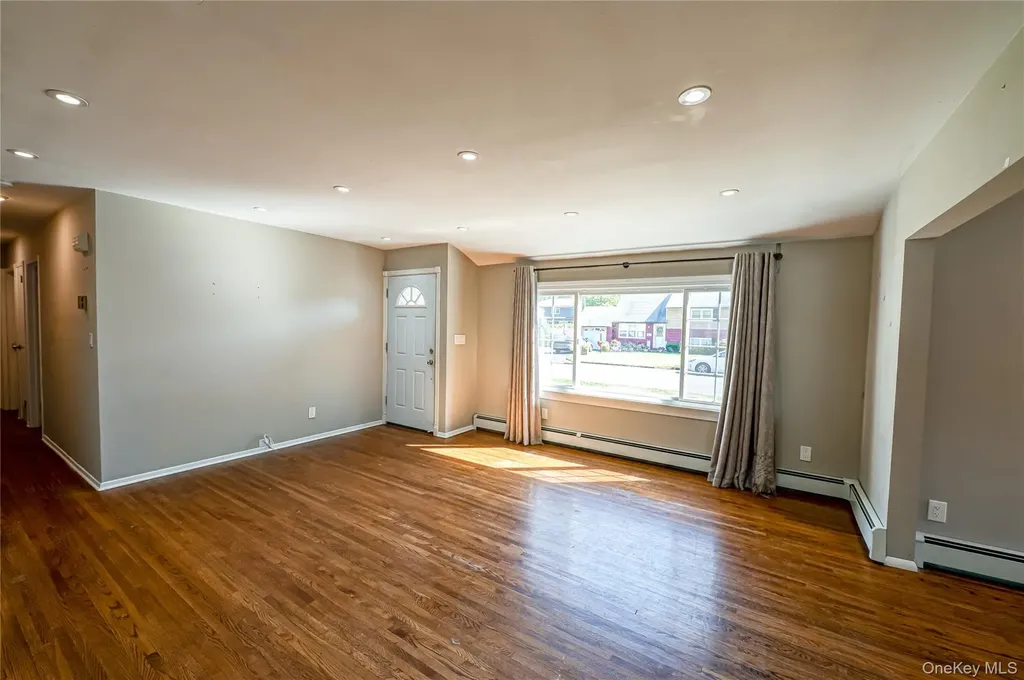 16 Adams Place West Islip NY 11795