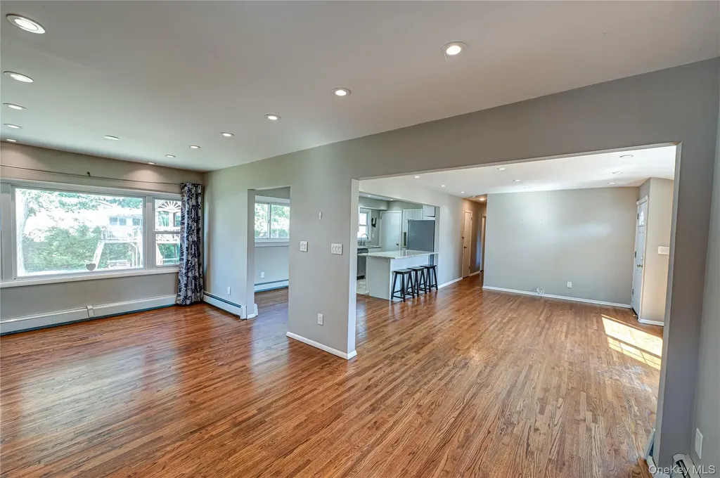 16 Adams Place West Islip NY 11795