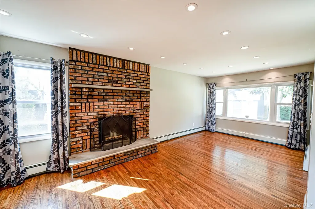 16 Adams Place West Islip NY 11795