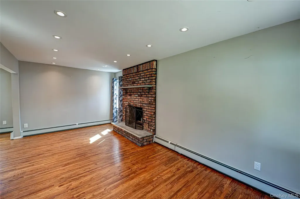 16 Adams Place West Islip NY 11795
