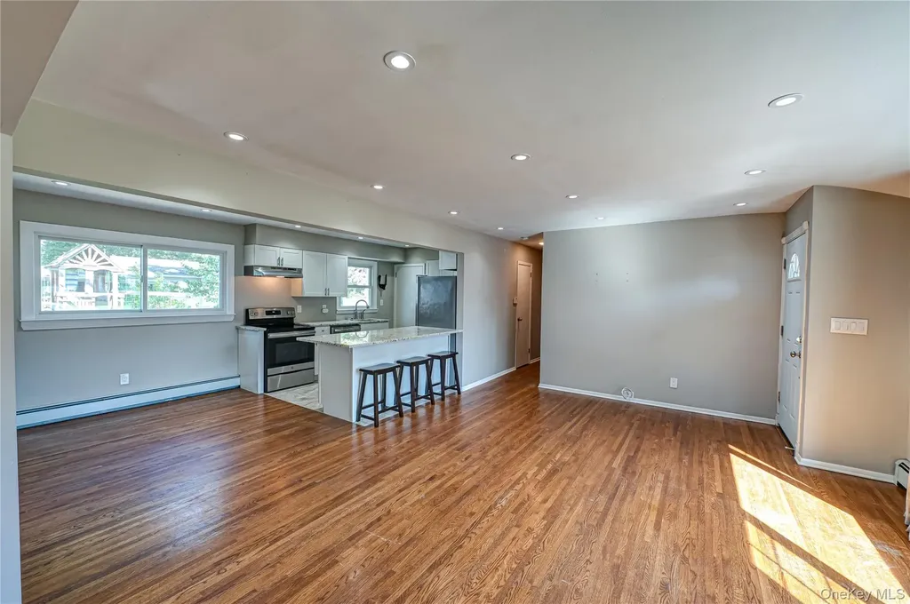 16 Adams Place West Islip NY 11795