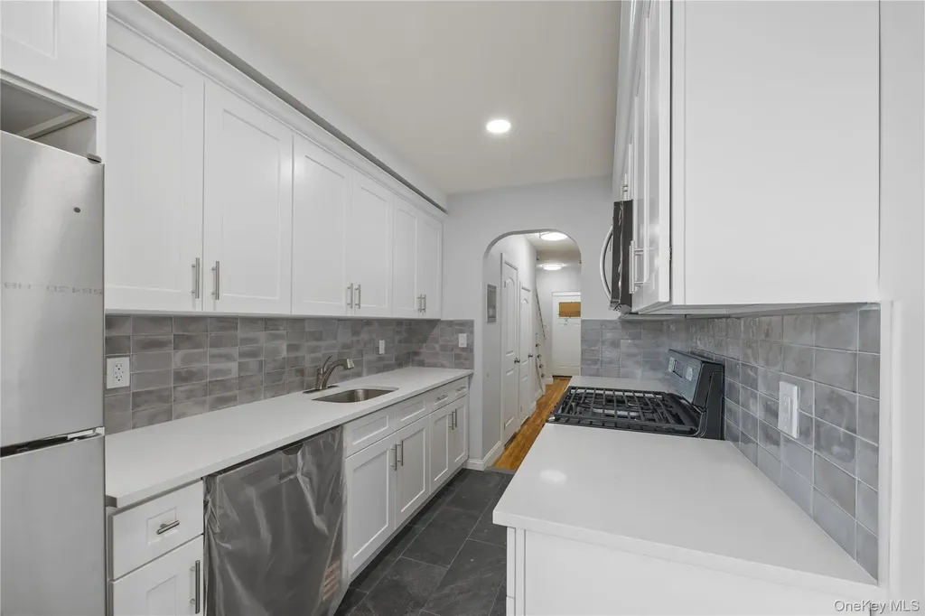 1150 E 214th Street Bronx NY 10469