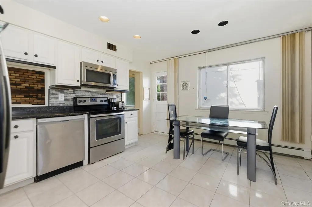3924 Jane Lane Oceanside NY 11572