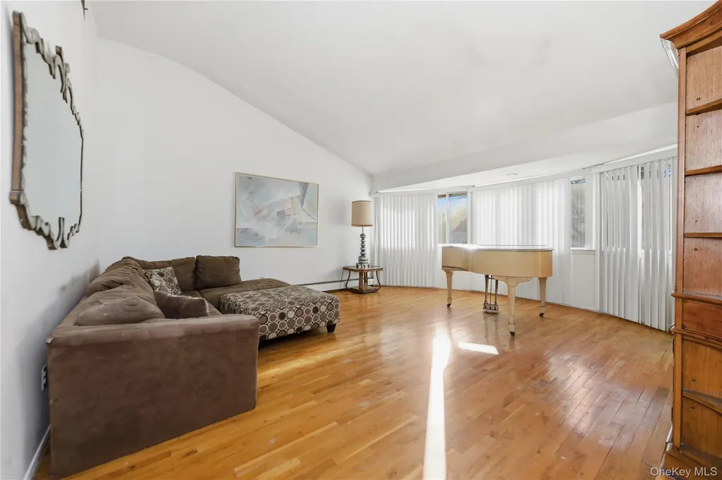 3924 Jane Lane Oceanside NY 11572